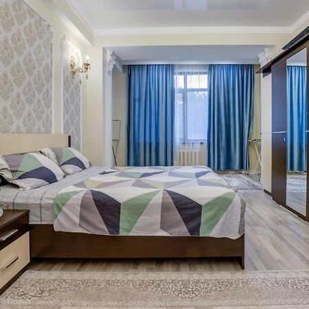 2-Ком Квартира Lägenhet Bishkek Exteriör bild